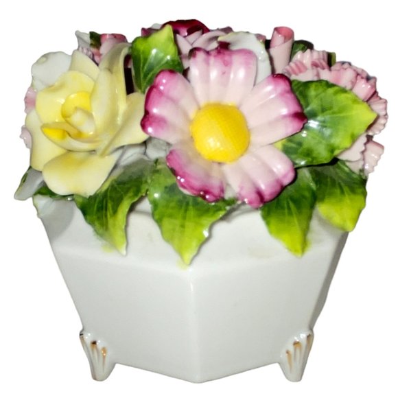 Vintage Capodimonte Style Floral Porcelain Display Figurine Floral Piece *READ* - Picture 4 of 11